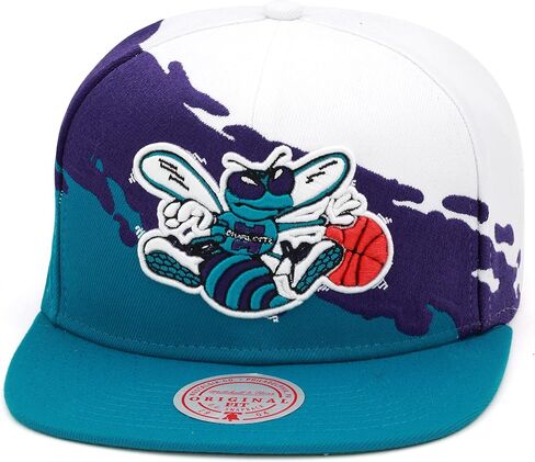 قبعة Mitchell & Ness Charlotte Hornets Paintbrush Snapback قابلة للتعديل HWC - أزرق مخضر/أرجواني/أبيض in Saudi Arabia