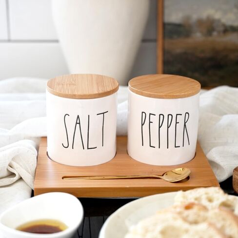 حاويات الملح والفلفل من راي دان مع صينية من الخيزران وملعقة تقديم نحاسية، مجموعة قبو ملح وفلفل من الخزف الحجري اللطيف مع حروف ممدودة in Kuwait