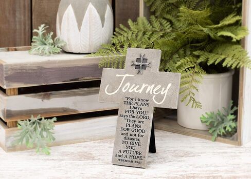 تمثال متقاطع من الحجر المصبوب باللون الرمادي الرخامي بطول 20.32 سم من Future and Hope Journey in Kuwait