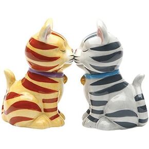Striped Kissing Kittens Magnetized Tabby Cats Salt And Pepper Shaker Set