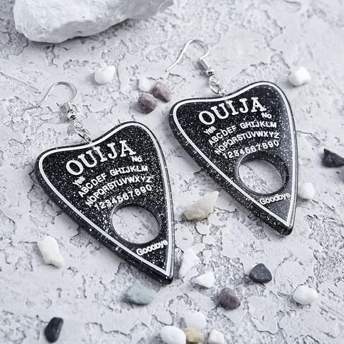 أقراط نسائية من Ouija Board Planchette أقراط مسطحة من الراتنج الأسود اللامع متدلية ساحرة على الموضة أقراط متدلية على شكل قوطي للنساء مجوهرات خطافات أذن فرنسية هدية زوج واحد in Saudi Arabia