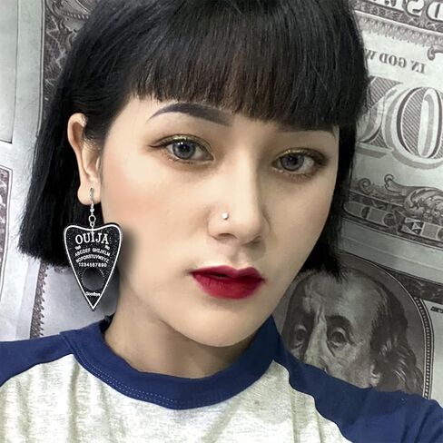 أقراط نسائية من Ouija Board Planchette أقراط مسطحة من الراتنج الأسود اللامع متدلية ساحرة على الموضة أقراط متدلية على شكل قوطي للنساء مجوهرات خطافات أذن فرنسية هدية زوج واحد in Saudi Arabia