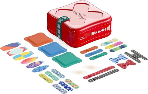 ضمادات ويلي | المجموعة البطولية - شارات الشجاعة | نسيج مرن لاصق، مقاوم للماء، وغروانية مائية | أشكال وأنماط متنوعة للجروح البسيطة والخدوش والجروح | صندوق الإسعافات الأولية - 150 قطعة in Kuwait