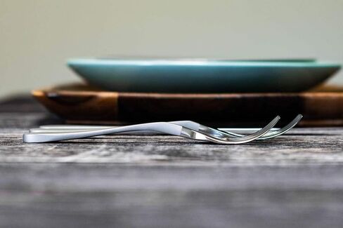 طقم أدوات فضية كنورك - طقم أدوات مائدة فضي غير لامع 20 قطعة - مجموعات أواني بتصميم مريح، طقم شوك وملاعق وسكاكين من الفولاذ المقاوم للصدأ 18/10 in Kuwait