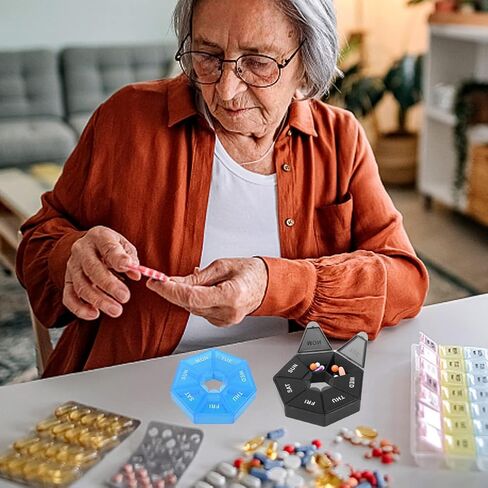 2 قطعة منظم حبوب منع الحمل أسبوعيًا (7 أيام)، صندوق حبوب منع الحمل مقاوم للرطوبة منظم حبوب منع الحمل 7 حجرات توزيع مختومة للمنزل (أزرق + أسود) in Kuwait