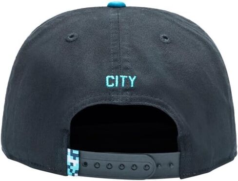 مانشستر سيتي - قبعة Locale Flat Peak Snapback باللون الأسود in Saudi Arabia