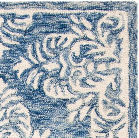SAFAVIEH Micro-Loop Collection Runner Rug - 2'3" x 7', Silver & Ivory, Handmade Trellis Wool, Ideal for High Traffic Areas in Living Room, Bedroom (MLP515G) in Saudi Arabia