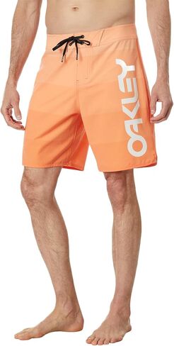 شورت رجالي من Oakley Retro Mark مقاس 19 بوصة in Saudi Arabia