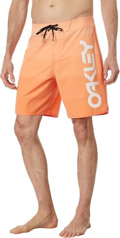 شورت رجالي من Oakley Retro Mark مقاس 19 بوصة in Saudi Arabia
