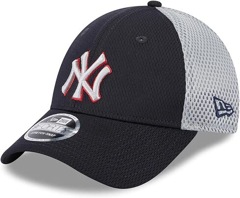 قبعة New Era NY New York Yankees 9FORTY Outline Neo Trucker قابلة للتمدد، قبعة قابلة للتعديل باللون الأسود in Saudi Arabia