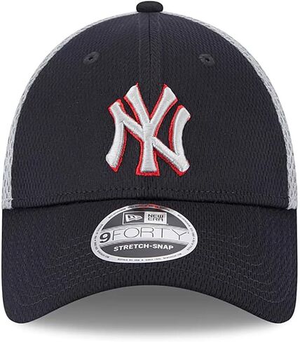 قبعة New Era NY New York Yankees 9FORTY Outline Neo Trucker قابلة للتمدد، قبعة قابلة للتعديل باللون الأسود in Saudi Arabia