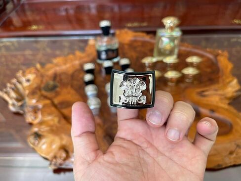 غطاء زجاجة عطر أفينتوس. غطاء بلاستيك مربع. الجيل 3. يناسب زجاجات 30 مل، 50 مل، 100 مل، 120 مل. إنتاج ذاتي in Kuwait
