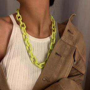 Kenfery Punk Colorful Acrylic Cuban Link Chain Necklace Chunky Curb Chain Choker Necklace Boho E Girls Jewelry Cross Oval Chain Accessories for Women Teens Girls (White)