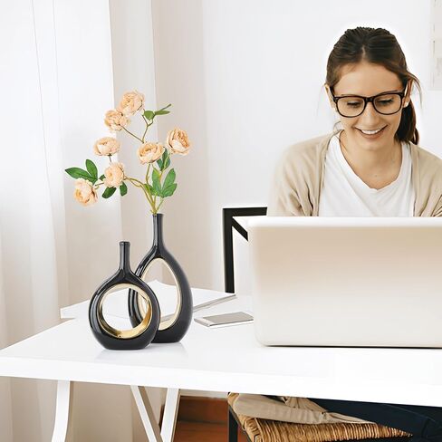 مزهرية سوداء للديكور الذهبي: مجموعة من مزهريتين سيراميك للزهور، مزهرية مجوفة بيضاوية لقطع مركزية للطاولة، ديكور منزلي حديث لرف غرفة المعيشة، مجموعة مزهرية زهور مزخرفة للمكتب in Kuwait