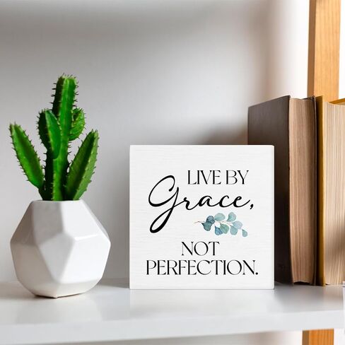 علامة ملهمة، تذكير لطيف، صندوق خشبي، علامة Live by Grace Not Perfection، علامة خشبية مزخرفة للمكتب، ديكور منزلي لرف طاولة المكتب، 5 × 5 بوصات in Saudi Arabia