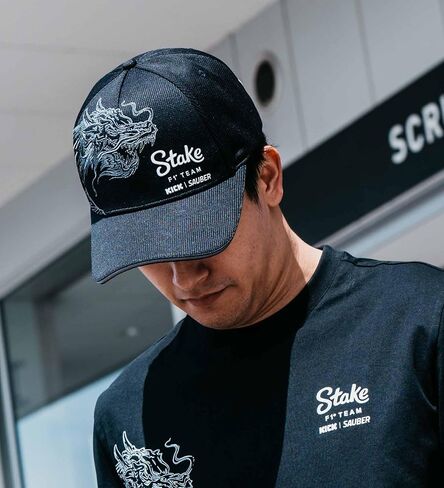 Stake F1 Kick Sauber Special Edition Zhou Guanyu China GP Dragon Hat باللون الأسود in Kuwait