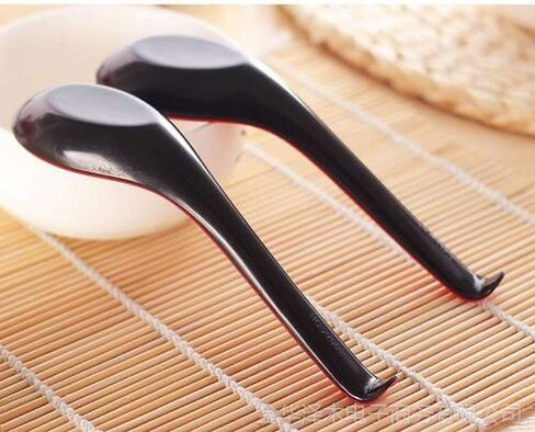 JapanBargain 4623، مجموعة من 2 ملاعق شوربة مع خطاف آسيوي ياباني صيني ونتون سوبا رايس فو رامين ملاعق شوربة المعكرونة، لون أسود/أحمر in Kuwait