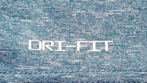 قميص سباحة Hydroguard بأكمام قصيرة منقط للرجال من Nike، مقاس X-Large in Saudi Arabia