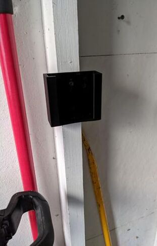 حامل حائط أو مسمار لمنفاخ ورق فليكس فولت 60 فولت من ديوالت DCBL772، حامل مثبت على الحائط، دعامة خطاف للتخزين in Kuwait