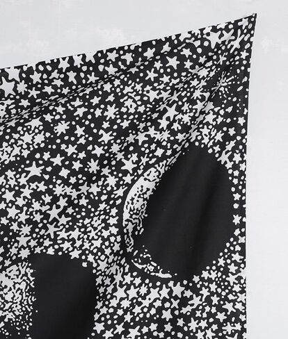 لوحة حائط منسوجة على شكل مراحل القمر السماوي لديكور الغرفة (68 × 54 بوصة) | بطانية حائط جمالية، مفرش سرير من القماش البوهيمي | بطانية حائط هيبي هندي من ستاردست لغرفة النوم - أبيض وأسود in Kuwait