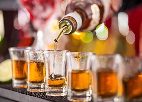 WAFJAMF 24 Pcs Stainless Steel Liquor Pour Spouts Set, Liquor Bottle Pourers with Rubber Dust Caps for Pours Liquid, Olive Oil, Wine, Vinegar (Gold-24 Pack) in Saudi Arabia