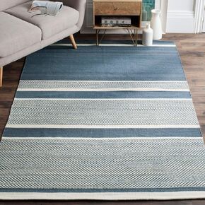 SAFAVIEH Kilim Collection Accent Rug - 4' x 6', Blue & Ivory, Handmade Flat Weave Wool, Ideal for High Traffic Areas in Entryway, Living Room, Bedroom (KLM952A)