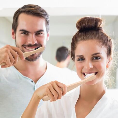 فرش أسنان من الخيزران بشعيرات متوسطة للبالغين، مجموعة من 10 فرش أسنان كبيرة الحجم للعائلة، فرشاة أسنان خشبية عضوية طبيعية، مقبض خشبي فحمي، فرشاة أسنان صديقة للبيئة in Kuwait