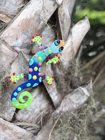 Global Crafts 8" Painted Gecko Recycled Haitian Metal Wall Art (Blue Green with Pink Head) in Saudi Arabia