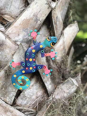 Global Crafts 8" Painted Gecko Recycled Haitian Metal Wall Art (Blue Green with Pink Head) in Saudi Arabia