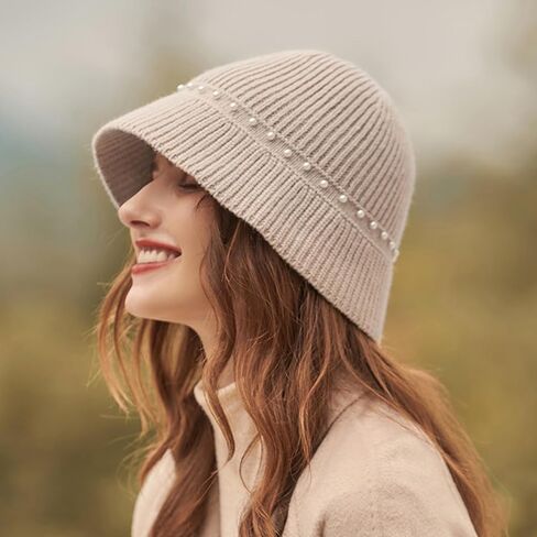 Autumn and Winter Womens Hat Knit Hat Warm Casual Hundreds of Womens Knit Woolen Hat Cold Weather Girls Pee Hat in Saudi Arabia