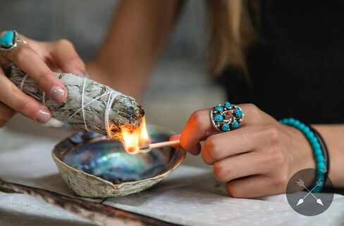 مجموعة التلطخ مع عصا تلطيخ Sage Smudge Shell Abalone Shell + دليل التلطخ من Indigenous Elder | تعليمات التلطخ المنزلي: كتاب إلكتروني ومقاطع فيديو للصلاة للتنظيف باستخدام مجموعة Sage Smudge Kit in Saudi Arabia