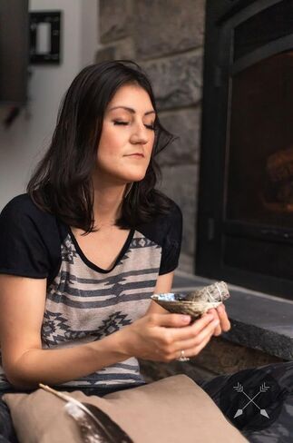مجموعة التلطخ مع عصا تلطيخ Sage Smudge Shell Abalone Shell + دليل التلطخ من Indigenous Elder | تعليمات التلطخ المنزلي: كتاب إلكتروني ومقاطع فيديو للصلاة للتنظيف باستخدام مجموعة Sage Smudge Kit in Saudi Arabia
