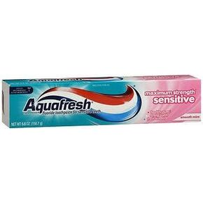 معجون أسنان أكوافريش ذو القوة القصوى الحساسة + تبييض لطيف، نعناع ناعم 5.6 أونصة (عبوة من 5 قطع) in Kuwait