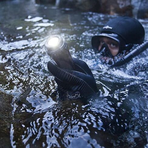 Light & Motion GoBe 800 Spot, The ultimate waterproof hybrid flashlight features a powerful 800 lumen spot beam. The perfect light every adventure, both above and below The surface. in Saudi Arabia