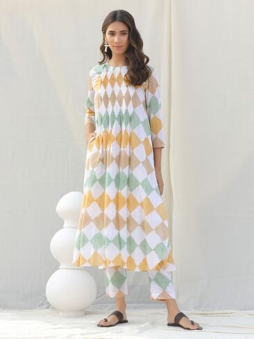 مجموعة كورتا ذا لوم مع بنطال للنساء بأكمام طويلة ملابس عرقية هندية ورقبة على شكل حرف V مطبوعة كورتي للبنات متعدد الألوان in Kuwait