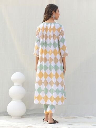 مجموعة كورتا ذا لوم مع بنطال للنساء بأكمام طويلة ملابس عرقية هندية ورقبة على شكل حرف V مطبوعة كورتي للبنات متعدد الألوان in Kuwait