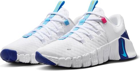 حذاء الجري Free Metcon 5 للنساء من Nike (DV3950-103، أبيض/وردي شرس/أزرق ملكي عميق/أزرق مائي) مقاس 8.5 in Saudi Arabia