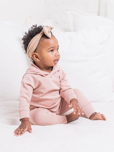 طقم هودي وبنطال رياضي مكون من قطعتين من كولور أورجانيكس - أحمر الخدود - 6-12 شهرًا in Kuwait