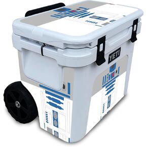 غلاف لامع لامع متوافق مع مبرد Yeti Roadie 32 ذو العجلات - مموه أسود - غطاء لاصق واقٍ من الفينيل 3M ممتاز - سهل الاستخدام | صُنع في الولايات المتحدة الأمريكية بواسطة MightySkins in Saudi Arabia