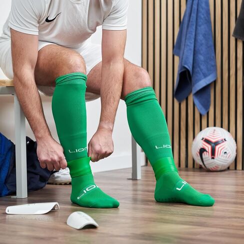 مجموعة جوارب وأكمام جورب ذات قبضة خضراء من Lion Kids، حزمة مثالية للاعبي كرة القدم الشباب in Kuwait