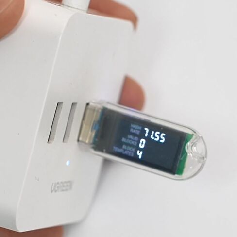 Lucky Miner V3 USB Mini Bitcoin Miner Solo BTC Lottery Mining Device with Display SHA-256 Asic Chip Crypto Miner in Saudi Arabia