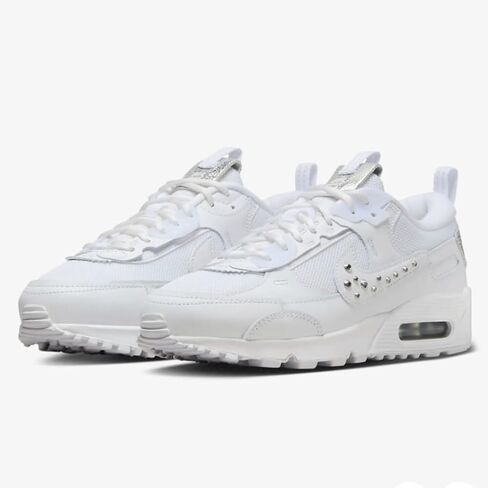 حذاء Nike Air Max 90 Futura للسيدات (FQ8888-100، أبيض/فضي معدني/كروم/بلاتيني ملون) مقاس 6 in Saudi Arabia
