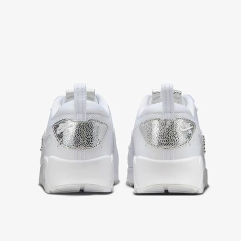 حذاء Nike Air Max 90 Futura للسيدات (FQ8888-100، أبيض/فضي معدني/كروم/بلاتيني ملون) مقاس 6 in Saudi Arabia