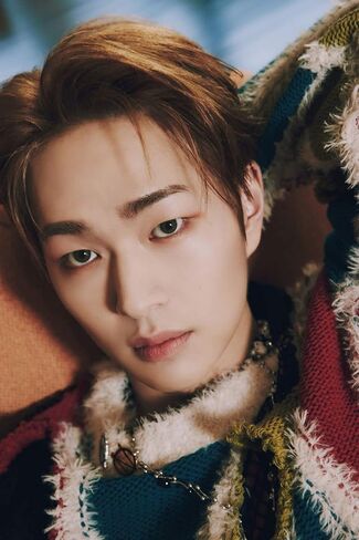 ألبوم Shinee ONEW DICE الثاني المصغر PhotoBook 2 إصدار مجموعة CD+1p ملصق+80p PhotoBook+1ea ملصق+1p بطاقة صور خاصة+1p PhotoCard+تتبع مختوم in Saudi Arabia