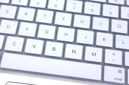 غطاء لوحة مفاتيح من السيليكون متوافق مع 2024 Apple iPad Pro 13 بوصة M4 Chip A2925 A2926 Magic Keyboard، تخطيط لوحة المفاتيح الأمريكية (أبيض) in Kuwait