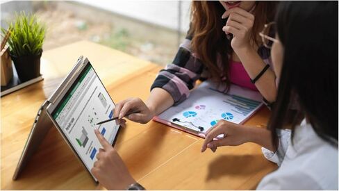 Lenovo - Yoga 9i 2 في 1 14 بوصة 2.8K OLED يعمل باللمس مع قلم - Intel Evo Core i7-1360P - Thunderbolt 4 - Wi-Fi 6E - MIL-STD-810H Win11 (ذاكرة وصول عشوائي سعتها 16 جيجابايت | 1 تيرابايت PCIe SSD) in Saudi Arabia