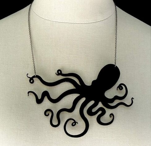 Gothic Octopus Pendant Chain Necklace for Women Acrylic 80s Big Octopus Pendant Necklace Jewelry in Saudi Arabia