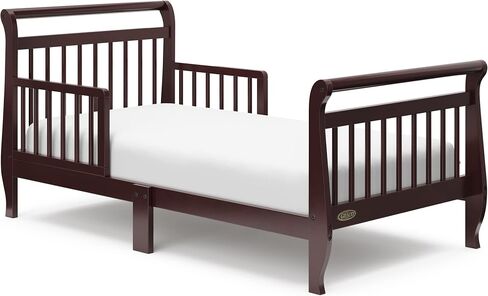 سرير Graco Classic Sleigh للأطفال الصغار (طبيعي) - يشتمل على قضبان سرير للأطفال الصغار، ويناسب سرير الأطفال ذو الحجم القياسي وفراش سرير الأطفال الصغار، وهو طراز تقليدي لغرفة نوم الأطفال in Saudi Arabia
