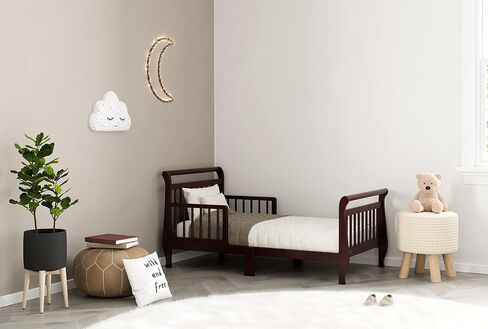 سرير Graco Classic Sleigh للأطفال الصغار (طبيعي) - يشتمل على قضبان سرير للأطفال الصغار، ويناسب سرير الأطفال ذو الحجم القياسي وفراش سرير الأطفال الصغار، وهو طراز تقليدي لغرفة نوم الأطفال in Saudi Arabia