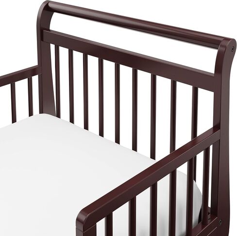 سرير Graco Classic Sleigh للأطفال الصغار (طبيعي) - يشتمل على قضبان سرير للأطفال الصغار، ويناسب سرير الأطفال ذو الحجم القياسي وفراش سرير الأطفال الصغار، وهو طراز تقليدي لغرفة نوم الأطفال in Saudi Arabia